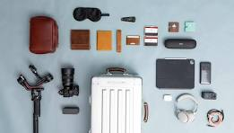 customizes travel accessories